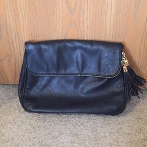 Clutch w/ removable strap